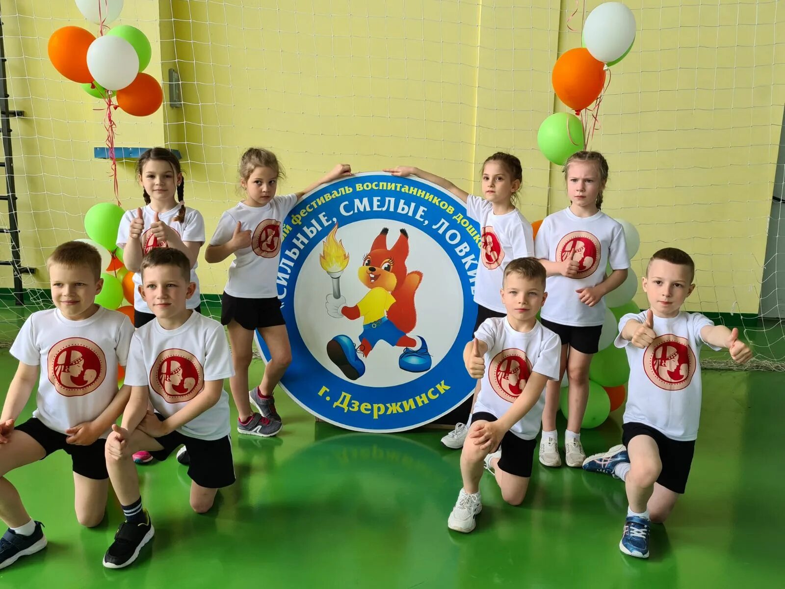 надпись сильные ловкие смелые. весёлые старты для детей. сильные смелые ловкие. сильные смелые ловкие. смелый ловкий умелый.