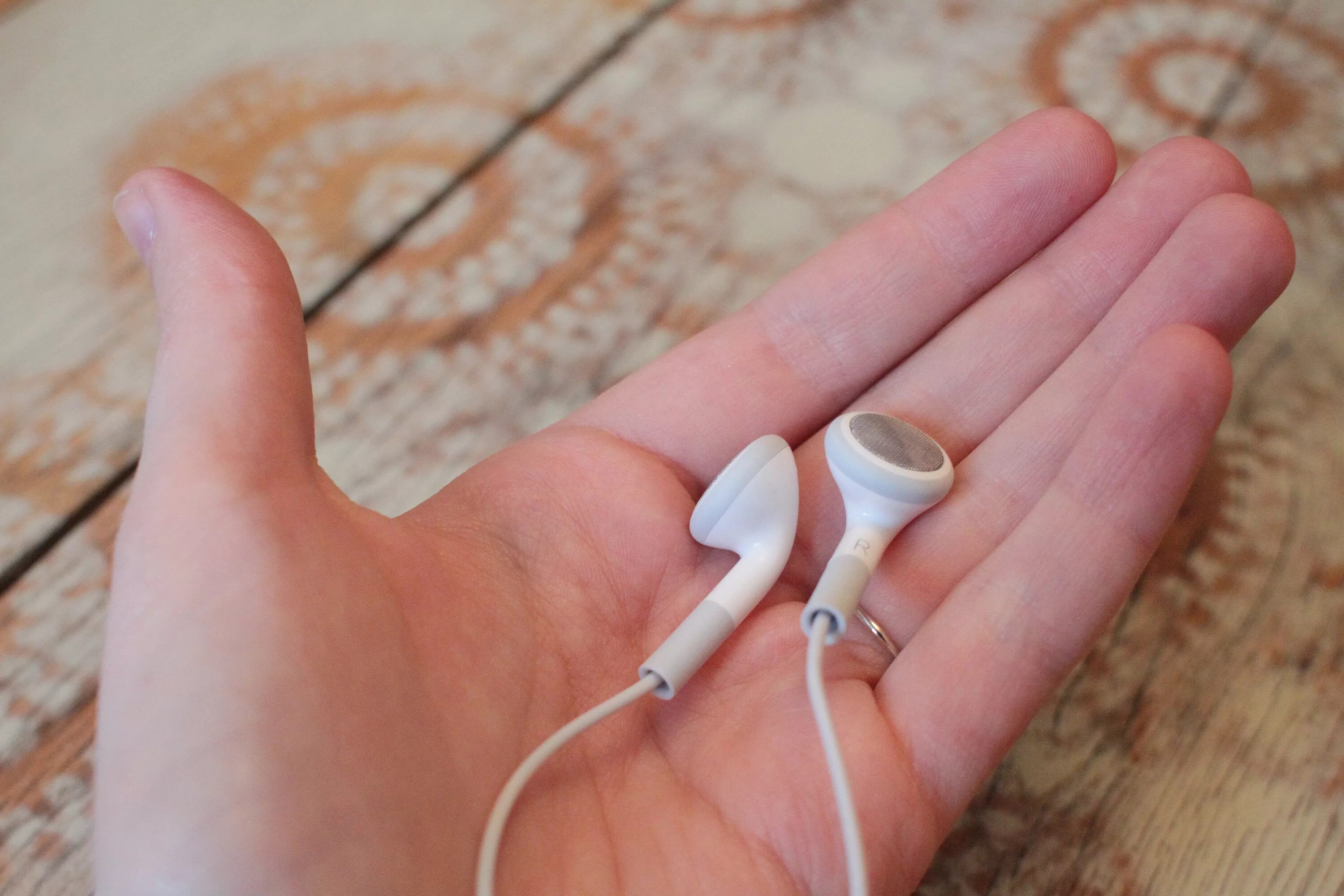 Чистка наушников Apple Earpods 2. Наушники с серой ушной. Наушники в ушной сере. Беспроводные наушники в ушной сере. Как чистить от наушников