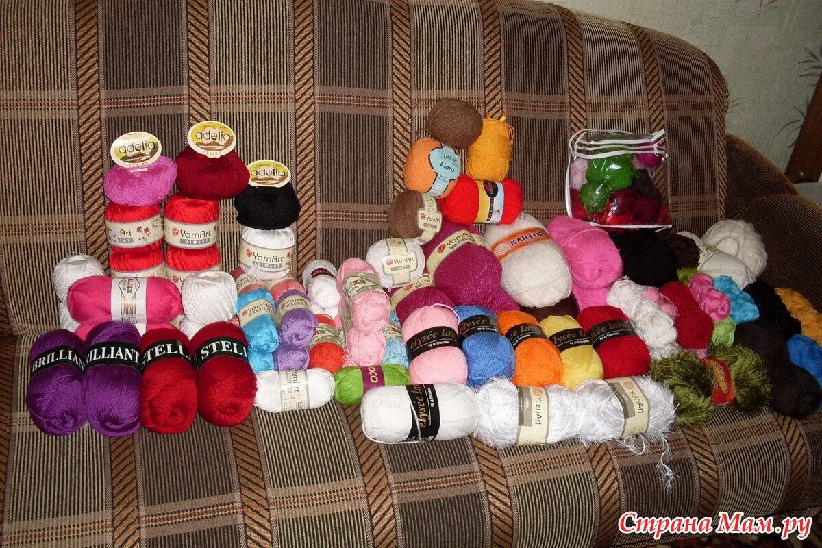 мотки пряжи. куча пряжи запасы. пряжа антиаллергическая. куча пряжи запасы. много пряжи интернет магазин.