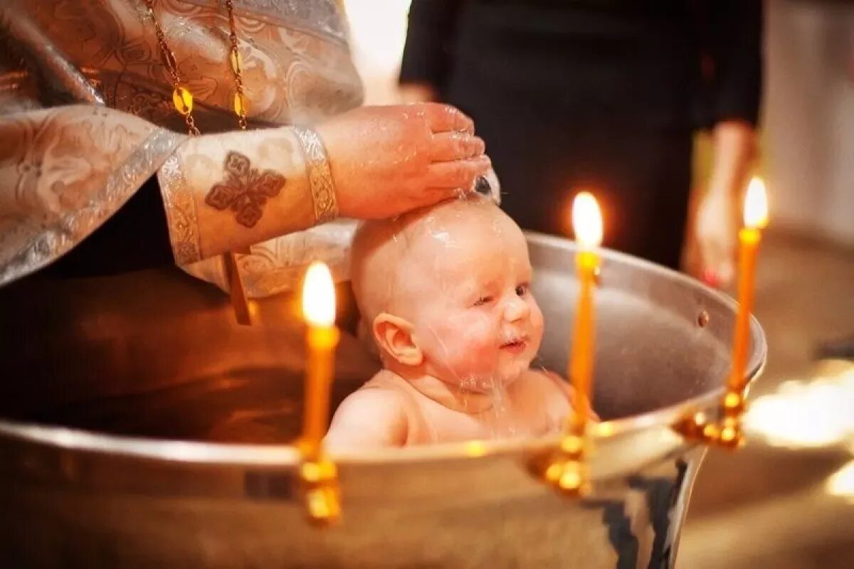Таинство крещения. Крестины ребенка. Крещение в церкви. Обряд крещения ребенка. В какие дни крестят детей в православной