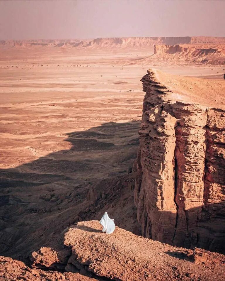 Саудовская Аравия Джебель. Edge of the World Саудовская Аравия. Саудовская Аравия каньон. Каньон край земли Саудовская Аравия. Горы саудовской аравии