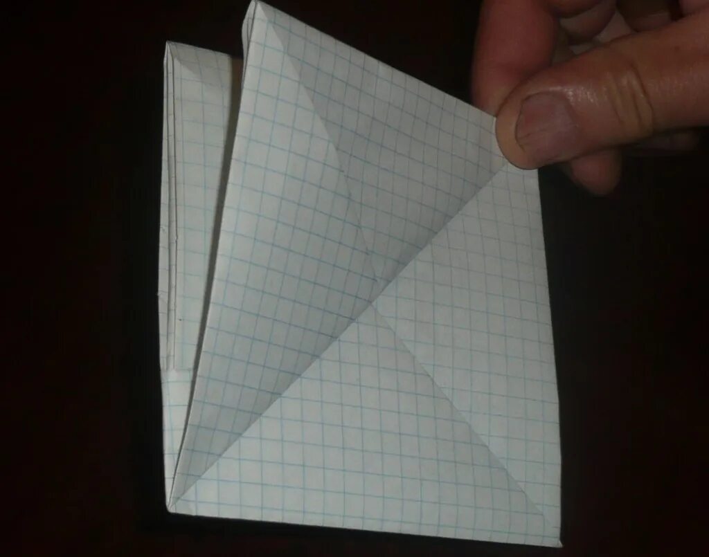 Оригами самолет из бумаги. Самолетик бумажный школьная. Новогодние игрушки из тетрадного листа. Советский кораблик из бумаги. Бумажный кораблик схема складывания.