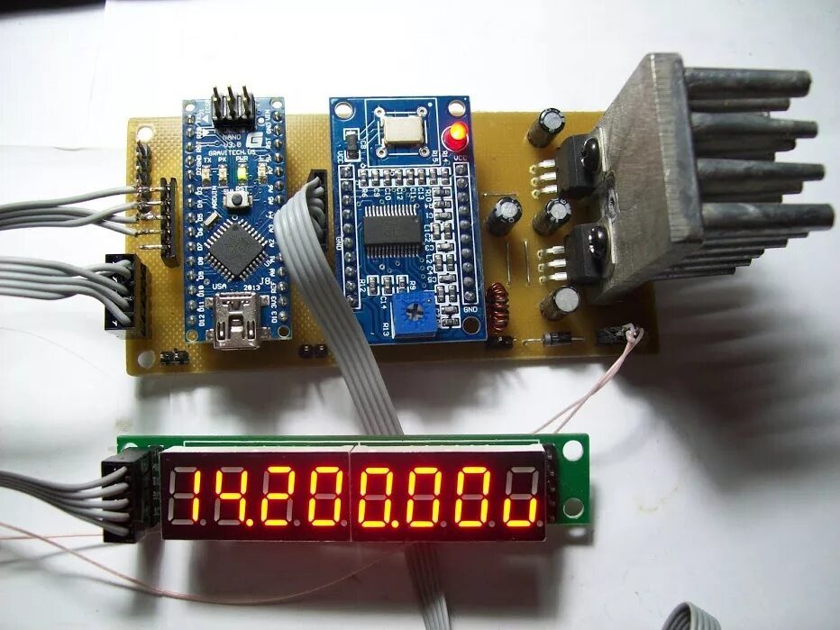 Синтезатор частоты для трансивера. Синтезатор кв трансивера si5351. 4z5ky синтезатор si570. Синтезатор частоты 4z5ky. Синтезатор для аматора на si5351.