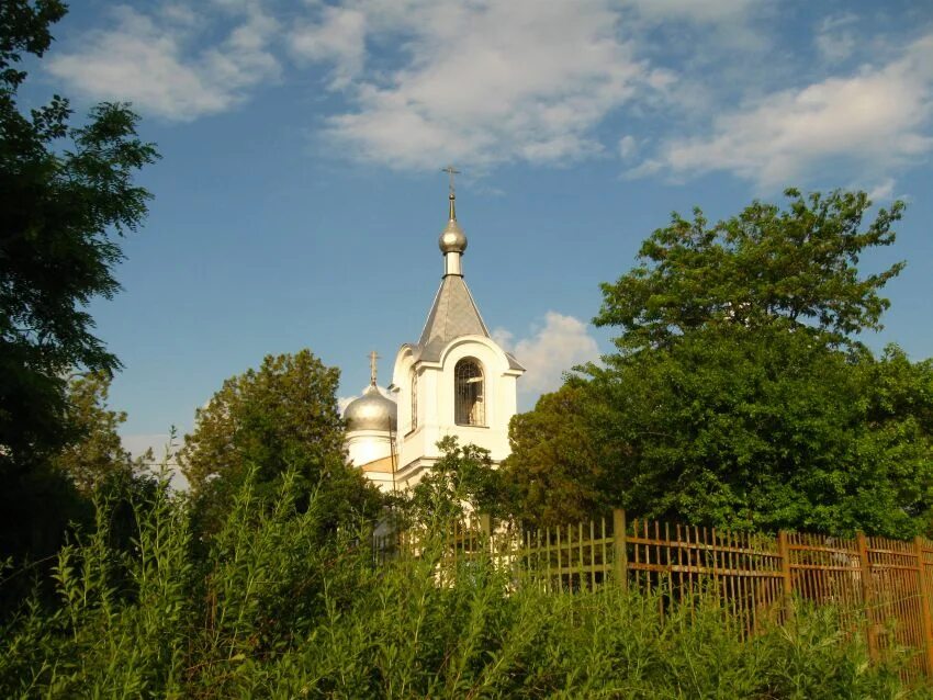 Часовня симферополь. Всехсвятская церковь симферополь. симферополь церковь всех святителей. всехсвятская церковь севастополь. храм всех святых симферополь фото.