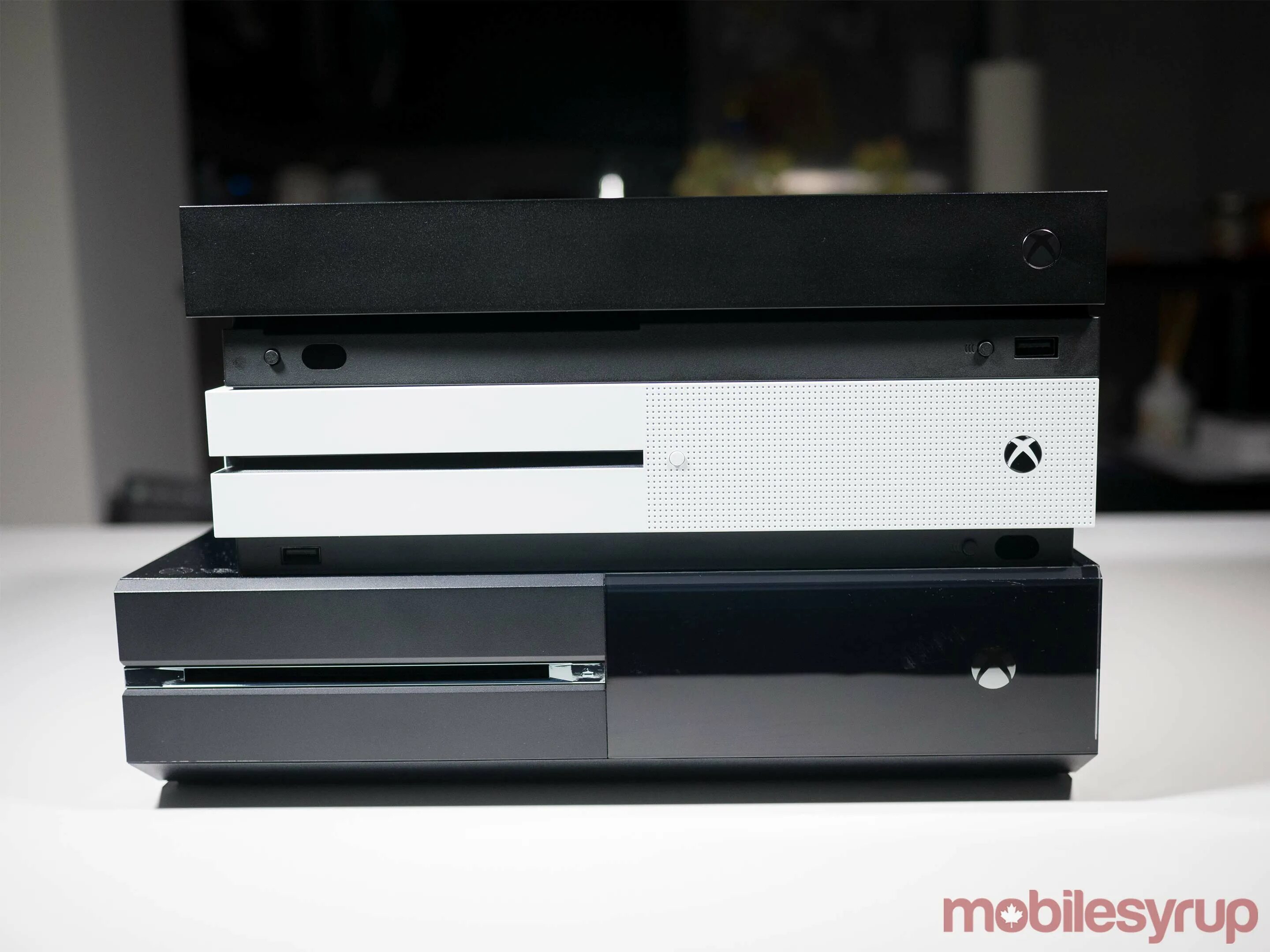 Xbox one x дисковод. Xbox one s vs Xbox one x. Xbox one 1 TB fat. Xbox 500 vs 1tb. Разница xbox one