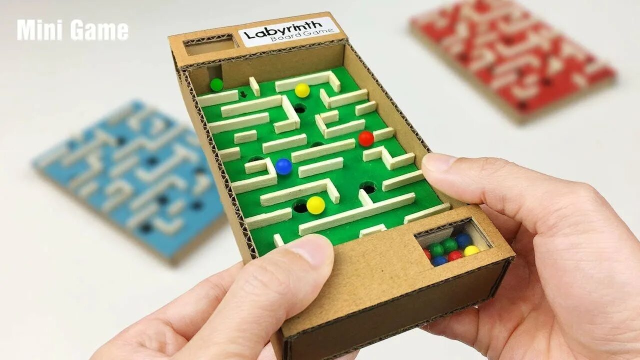 Игра лабиринт собери игру. Лабиринт из коробок. Настольные игры из картона. Лабиринт из картона. Мини игры из картона.
