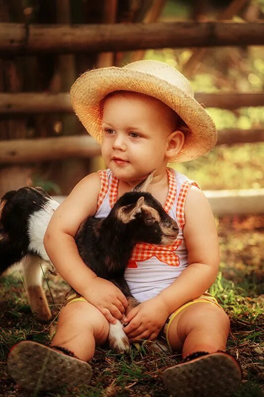 Country children. Животные в детстве. Покажи животных в детстве. Лето в деревне фото детей с животными. Рейтинг современных фотографов детей с животными.