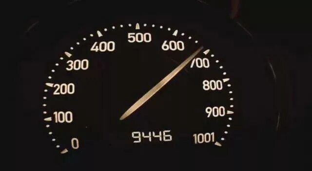 Сколько гонятся. БМВ спидометр 400 км/ч. Спидометр 500. Максимальная скорость на спидометре. Максимальный спидометр скорости машины.