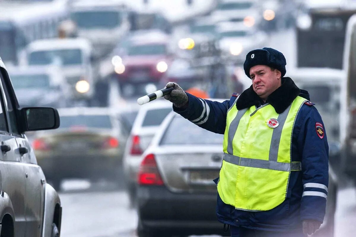 Веселый гаишник. Гаишник. Рейд гибдд. Семья светофоровых сериал 2016. Полицейский дпс.