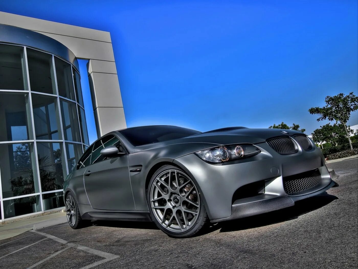 Bmw e92 цвета. Диски на серой машине. Диски бмв темно серые. Bmw m3 gts. Bmw f10 матовый серый.