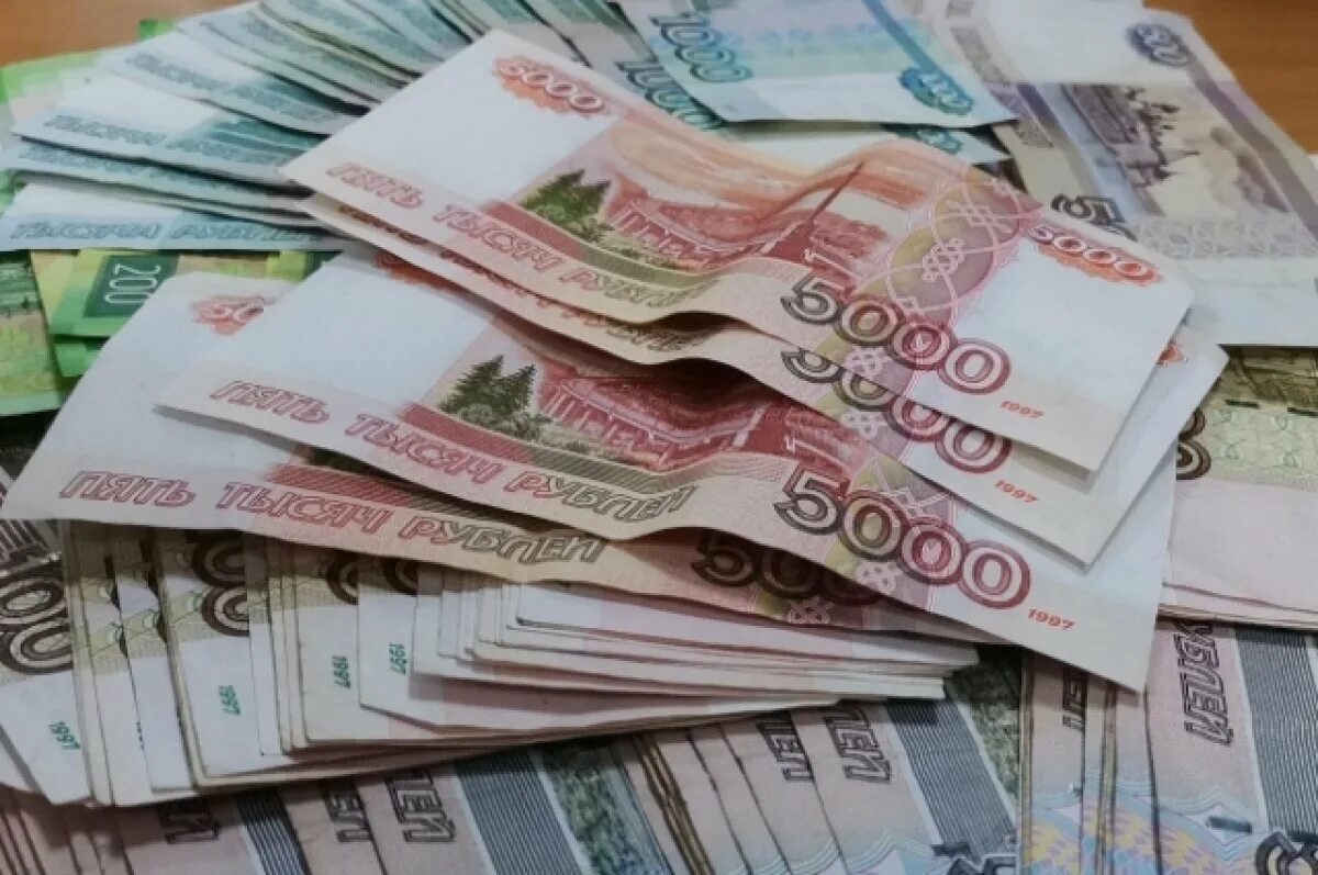 40000 рублей. 700 рублей зарплата. Миллиард рублей фото. Более 70 000 рублей. Деньги в руках рубли.