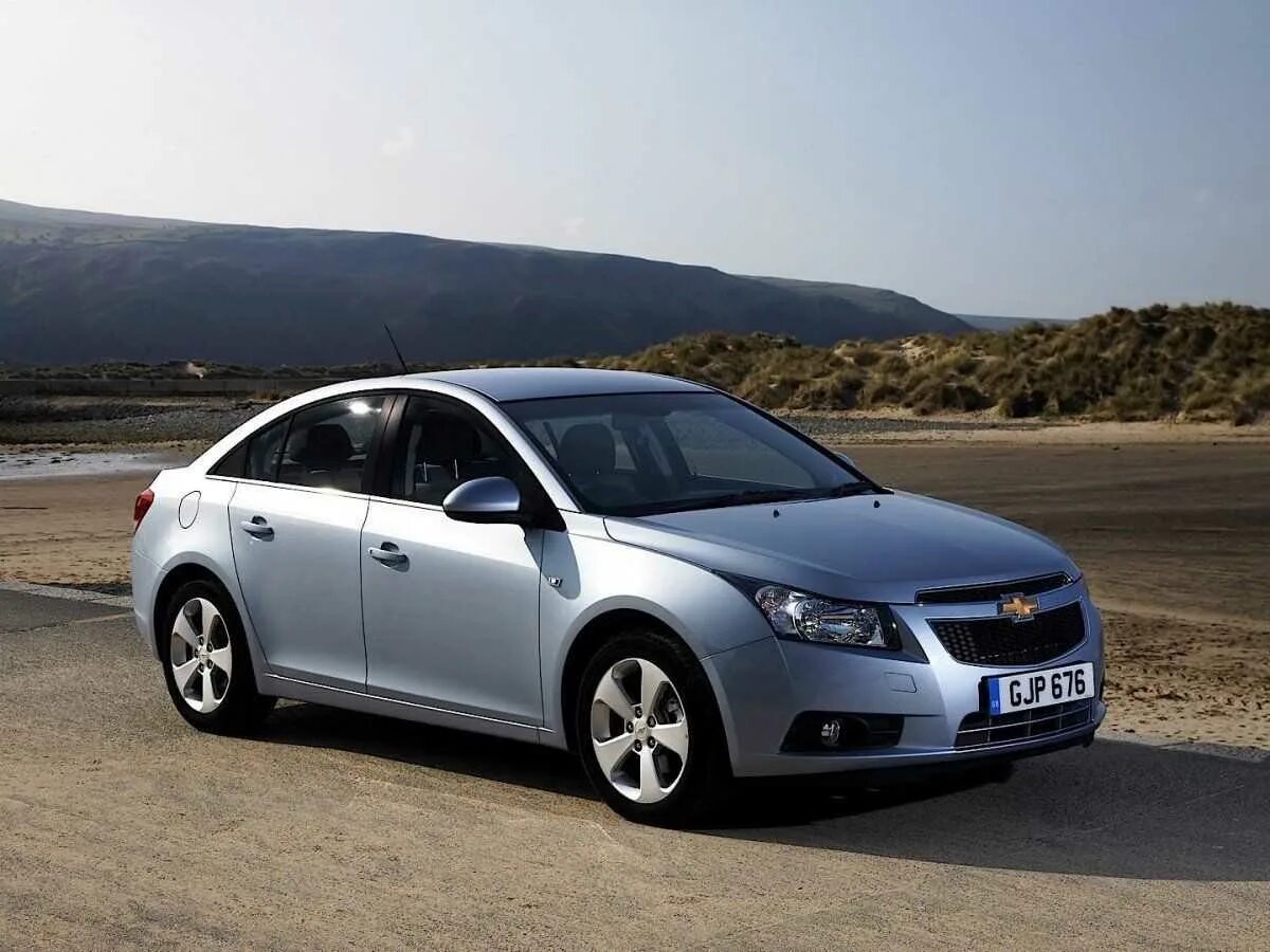 Шевроле чья сборка. Chevrolet Cruze седан 2009. Chevrolet Cruze 2012. Шевроле Круз седан 2009. Chevrolet Cruze 2012 седан.