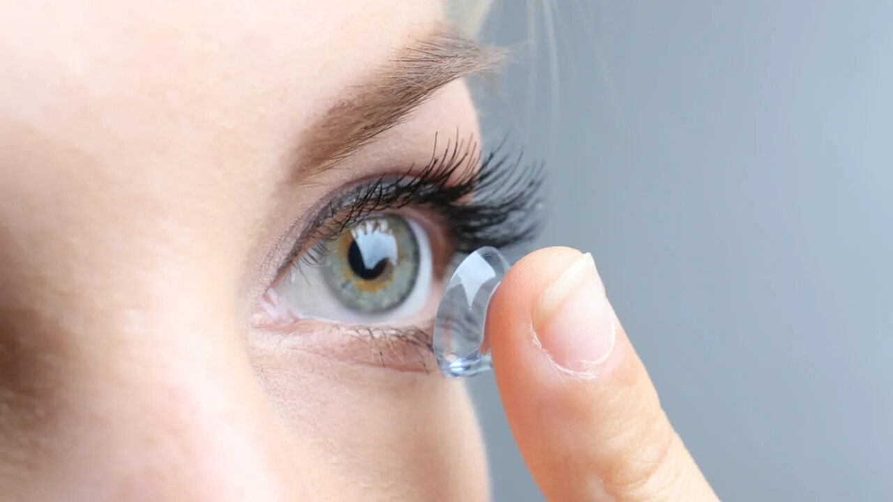 Контактные линзы. Контактные линзы для глаз. Мягкие контактные линзы. Линзы для зрения прозрачные. Можно носить линзы с очками