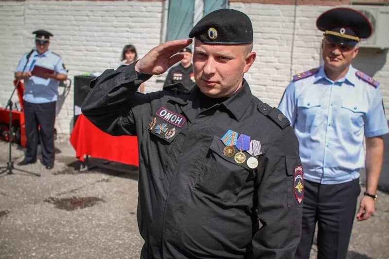 Командир владимирского омона шитов николай. Омон 2003. Омон 2003. Владимирский омон. Владимирский омон на украине.