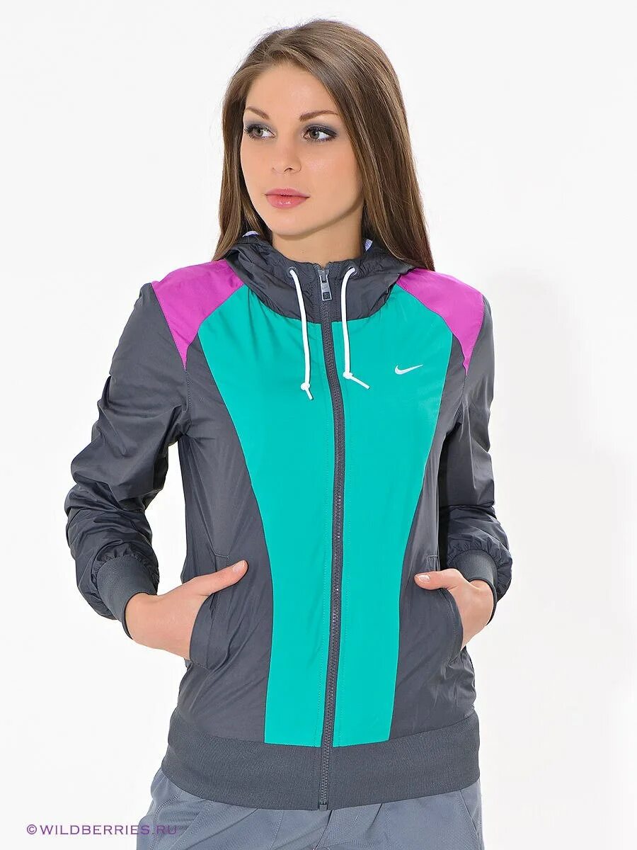 Спортивные зимние куртки. Nike windrunner black. Куртка найк женская весенняя. Спортивное куртки девушкам. Nike windrunner pink black.