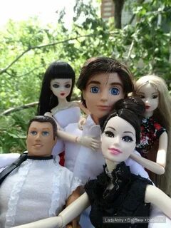 Кукла тоже