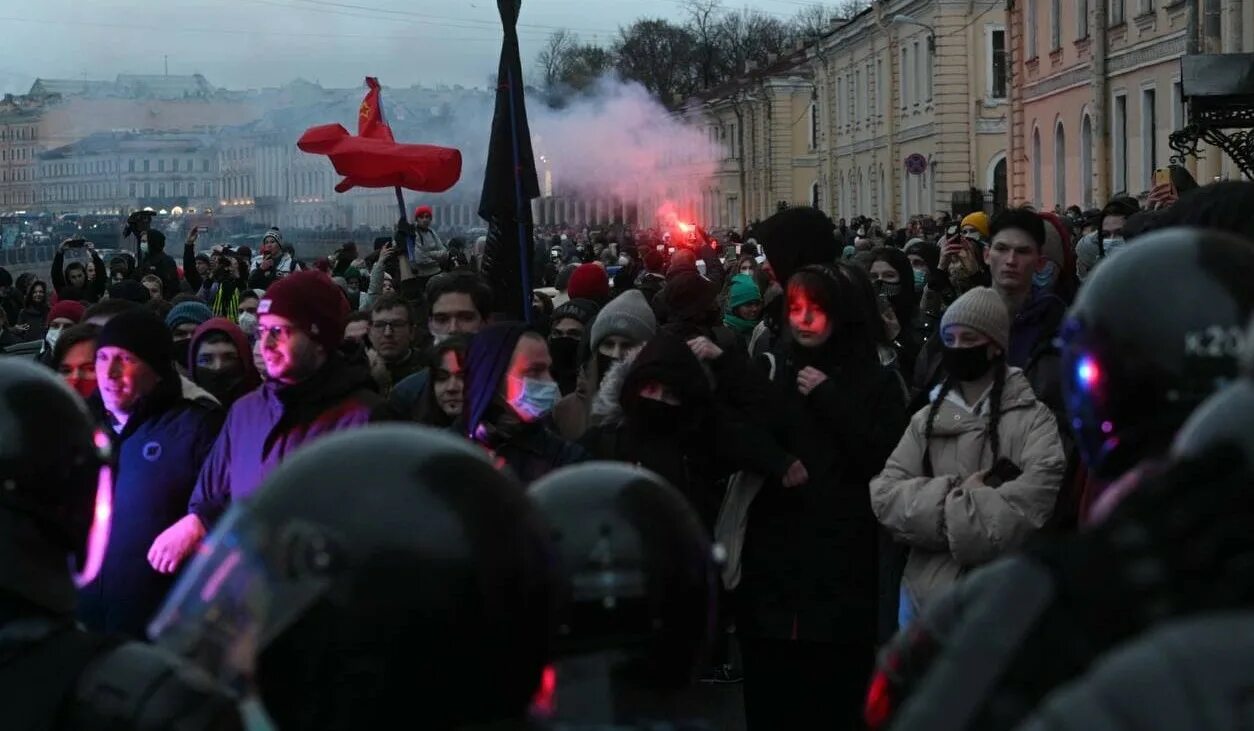 Митинг оппозиции в Москве. Москва митинг 21. Митинг Дворцовая. Политический протест. Апреля митинг