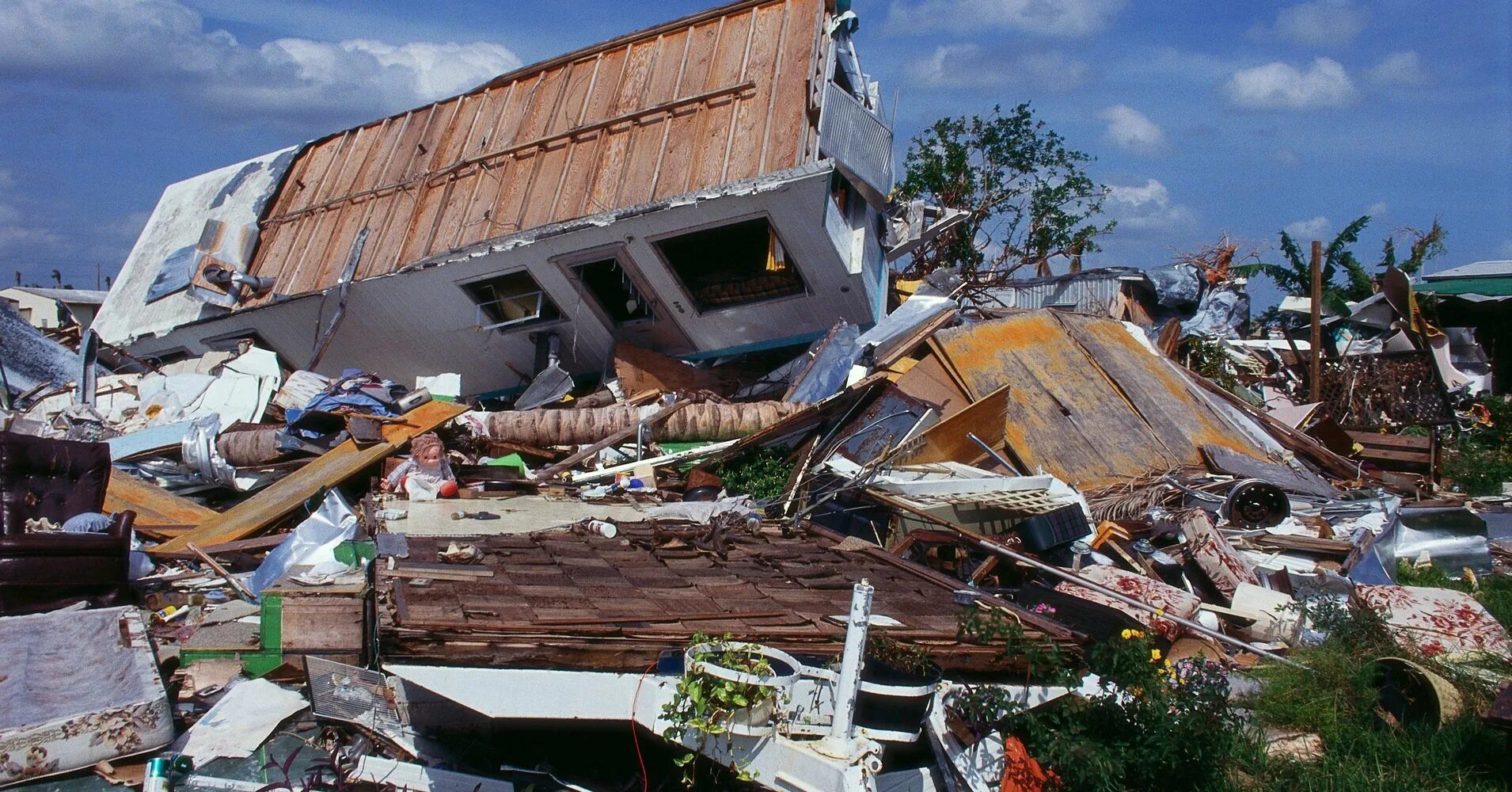 Nature disasters. Стихийные бедствия. Разрушения от стихийных бедствий. Природные катастрофы картинки. Natural Disasters.