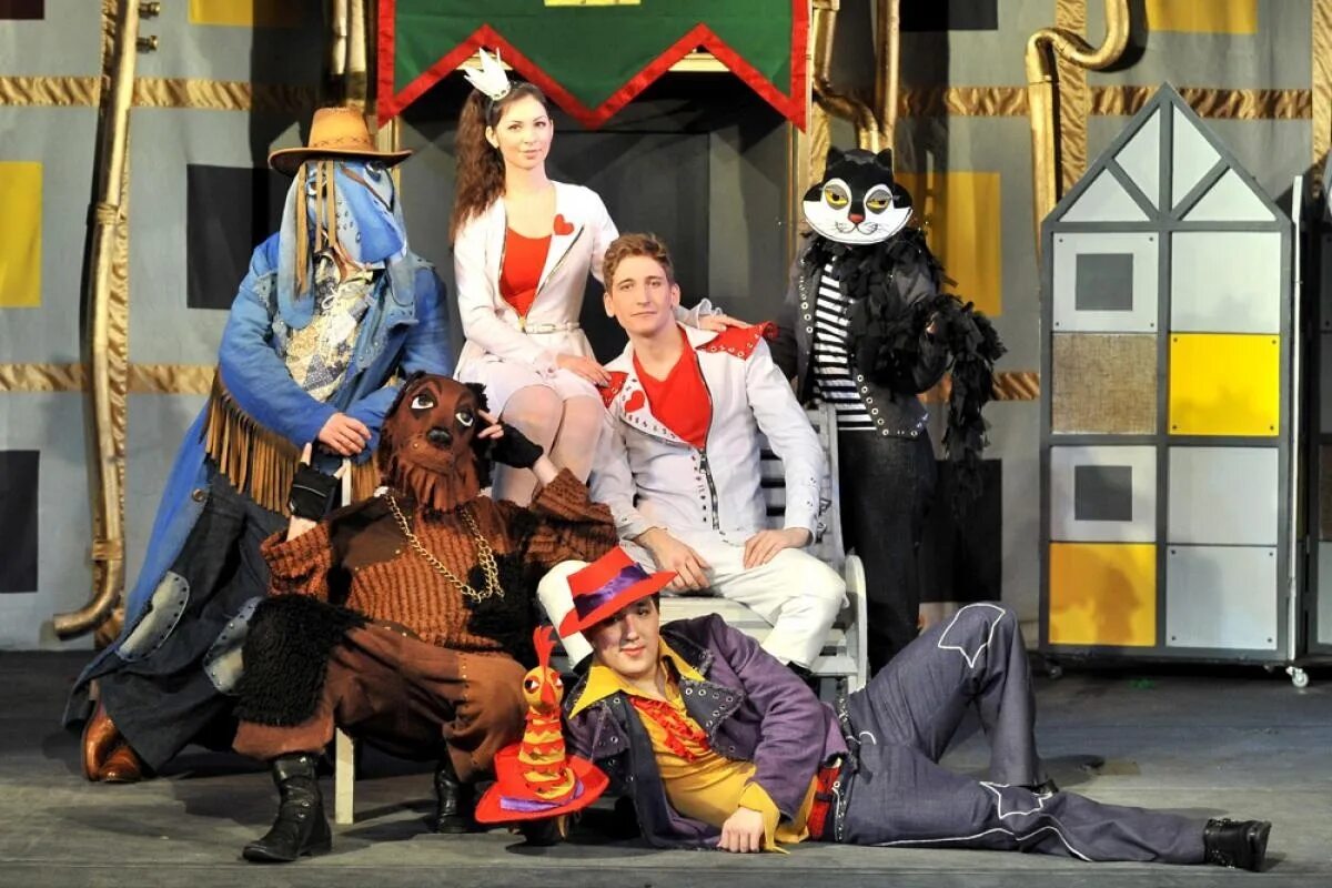 Театр арлекин билеты. Омский государственный театр куклы, актера, маски. Театр арлекин билеты. Омский государственный театр куклы арлекин. Театр кукол арлекин.