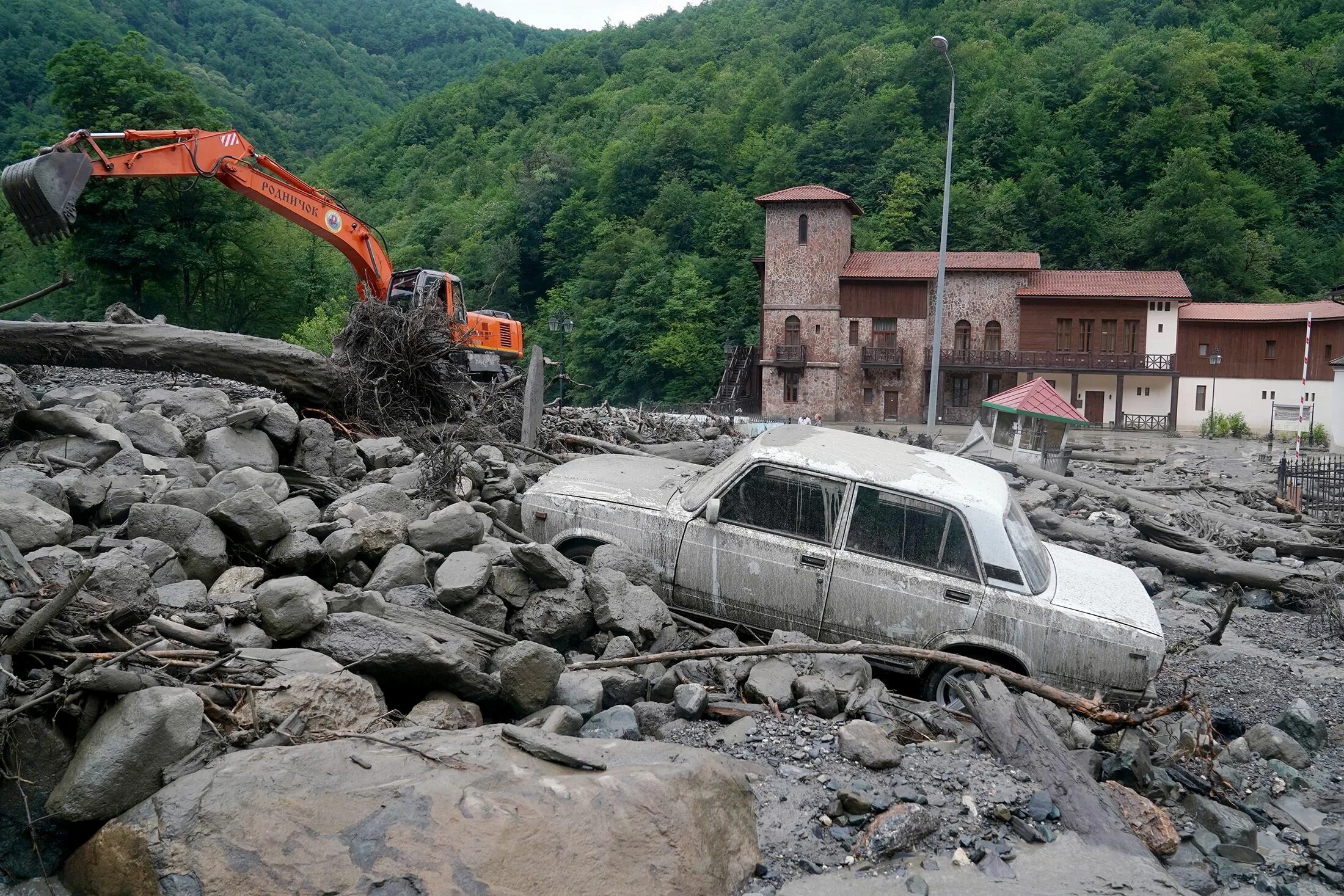 Грози село. Селевой поток в Сочи. Сход селя в Сочи. Селевые потоки Тырныауз 2000.