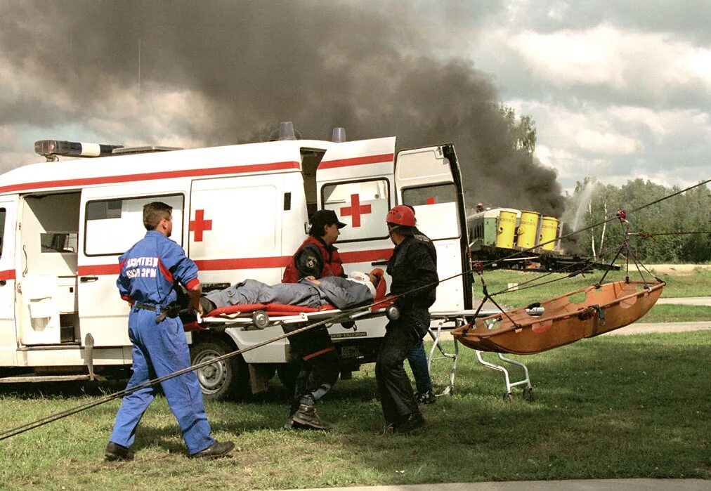 ЧС медицина катастроф + МЧС. Медики в чрезвычайных ситуациях. Медицинское обеспечение населения. Оказание скорой помощи.