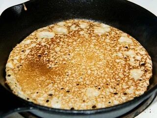 На какой температуре жарить блины