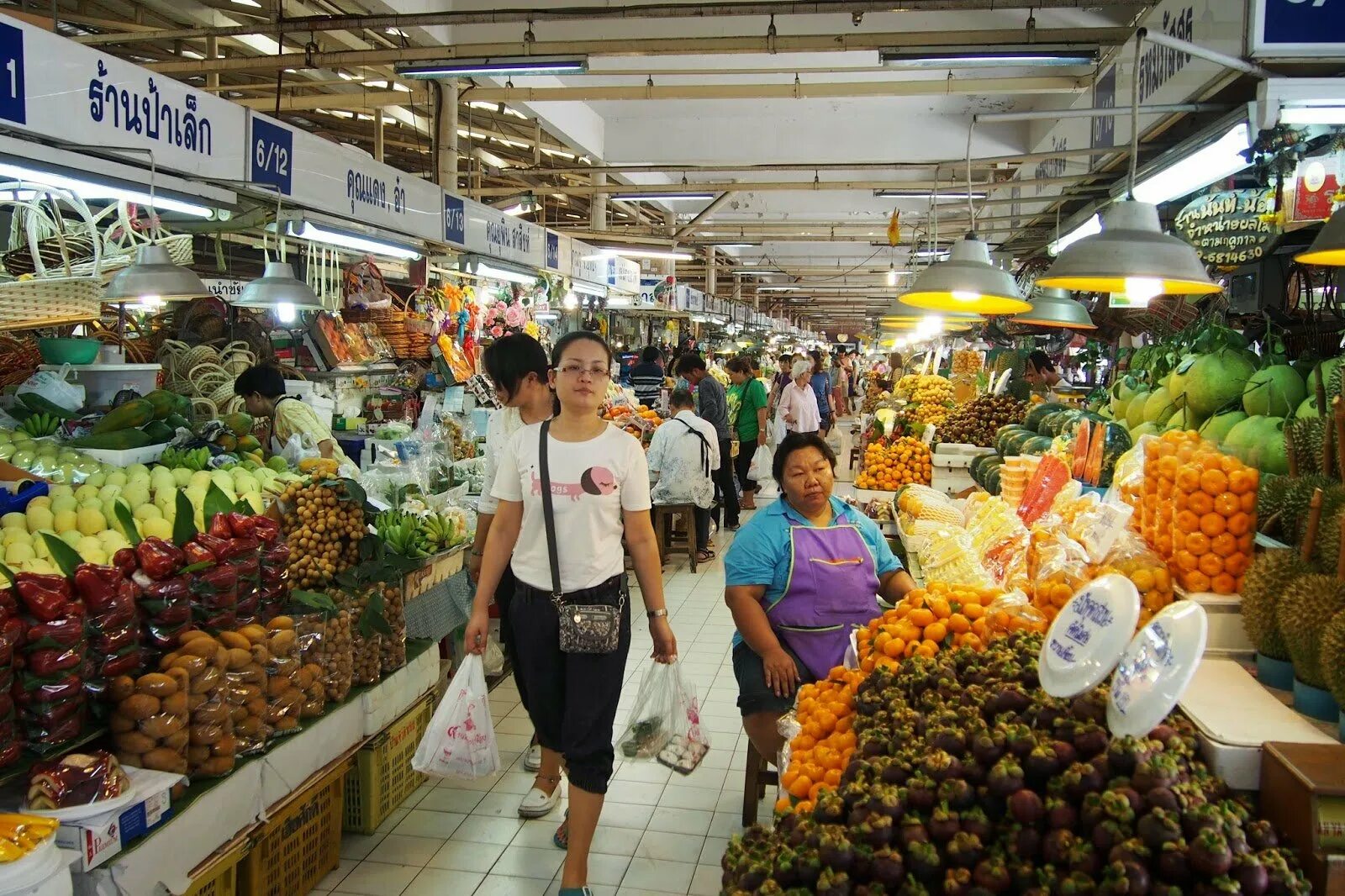 Продуктовый рынок. Продовольственный рынок. Тайланд рынки продуктовые.