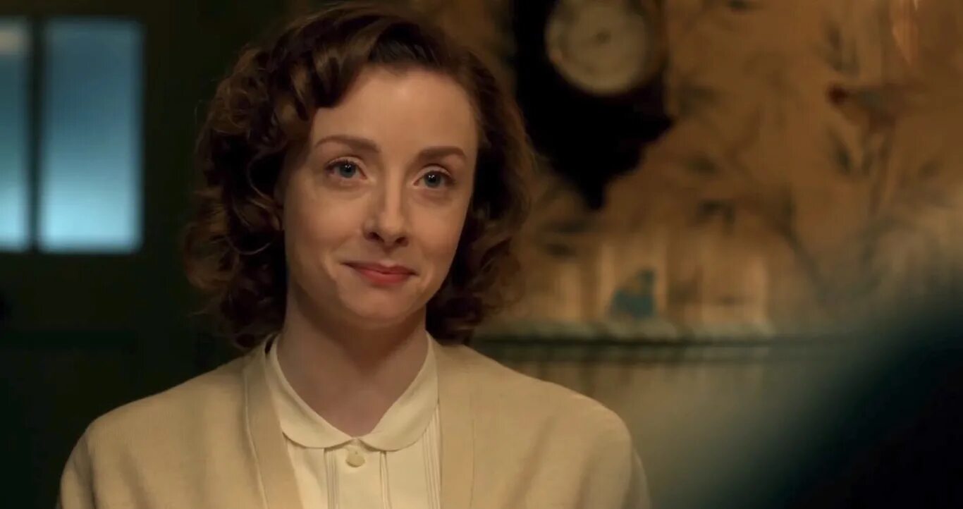 минерва макгонагалл в молодости фантастические твари. макгонагалл в фантастических тварях. макгонагалл в фантастических тварях. минерва макгонагалл фантастические твари 2. фиона глэскотт минерва макгонагалл.