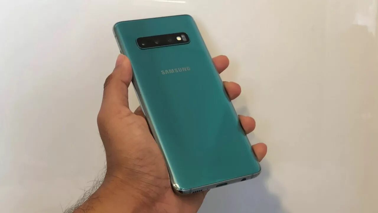 Samsung Galaxy s10 Green. Samsung s10 Plus зеленый. Samsung Galaxy s10e зеленый. Samsung Galaxy s10 Plus Green. Galaxy s10 8
