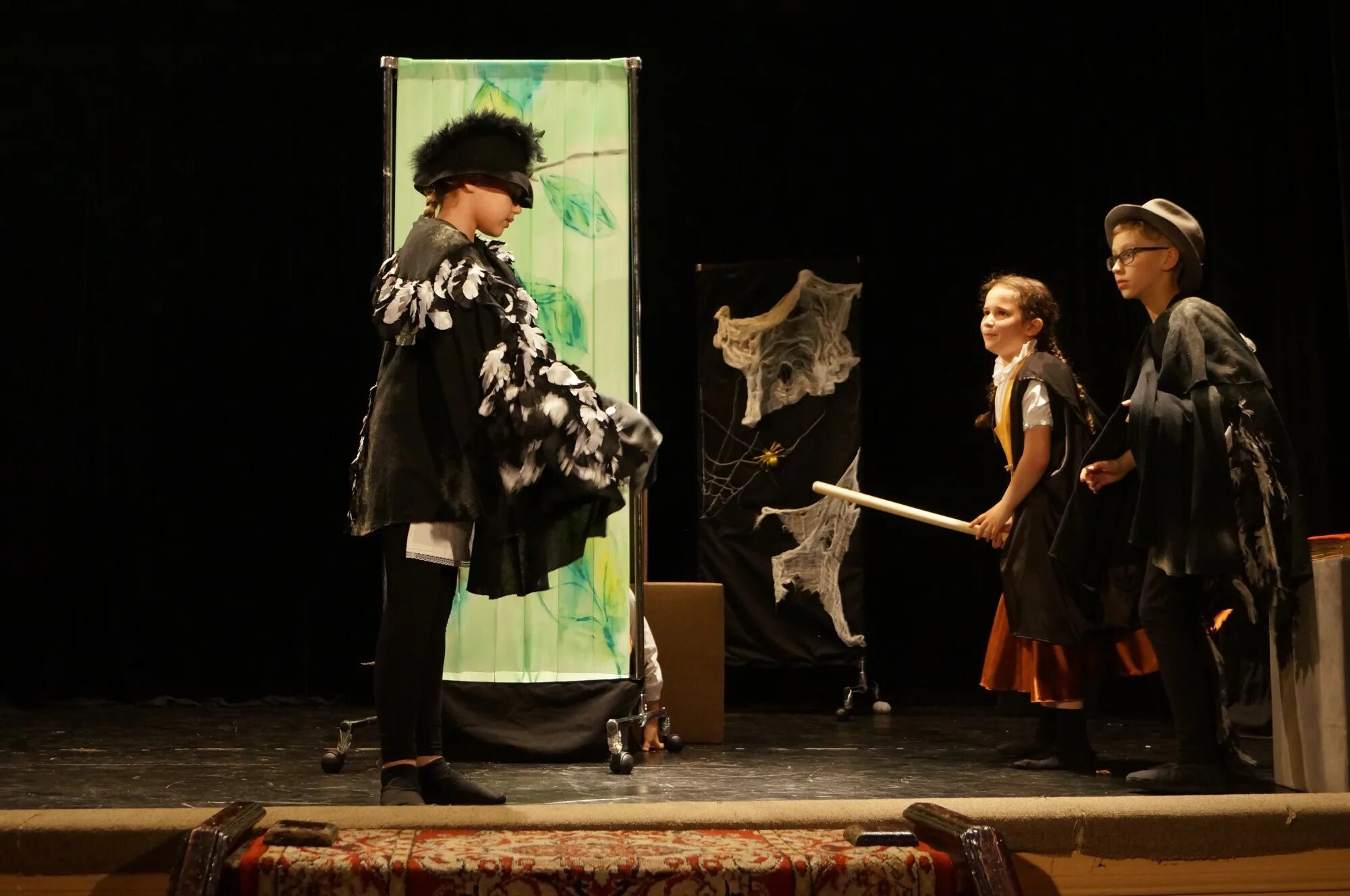 спектакль про баб. кадры с детского спектакля про бабу ягу. маленькая баба яга театр 23 марта 2022 кингисепп. спектакль маленькая женщина. маленькие женщины фильм афиша на русском.