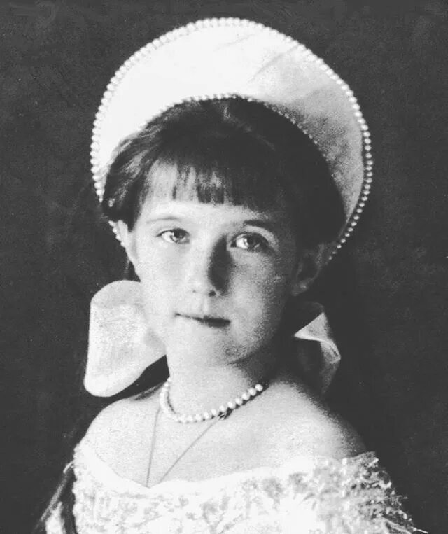 Дочь николая 2 анастасия фото Formal portrait of Grand Duchess Anastasia Nikolaevna, the youngest daughter of