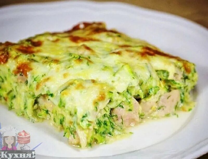 кабачок с куриным филе на сковороде. куриное филе запеченное с сыром и яйцом. блюда с кабачками и филе курицы. запеканка из куриного филе. курица с кабачками.