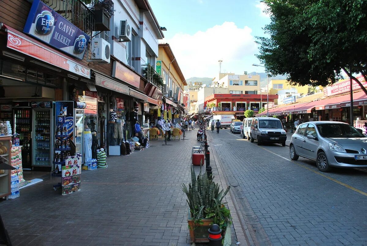 аланья махмутлар набережная. аланья турция улочки. аланья центр улица. алания турция улицы города. алания улицы города.