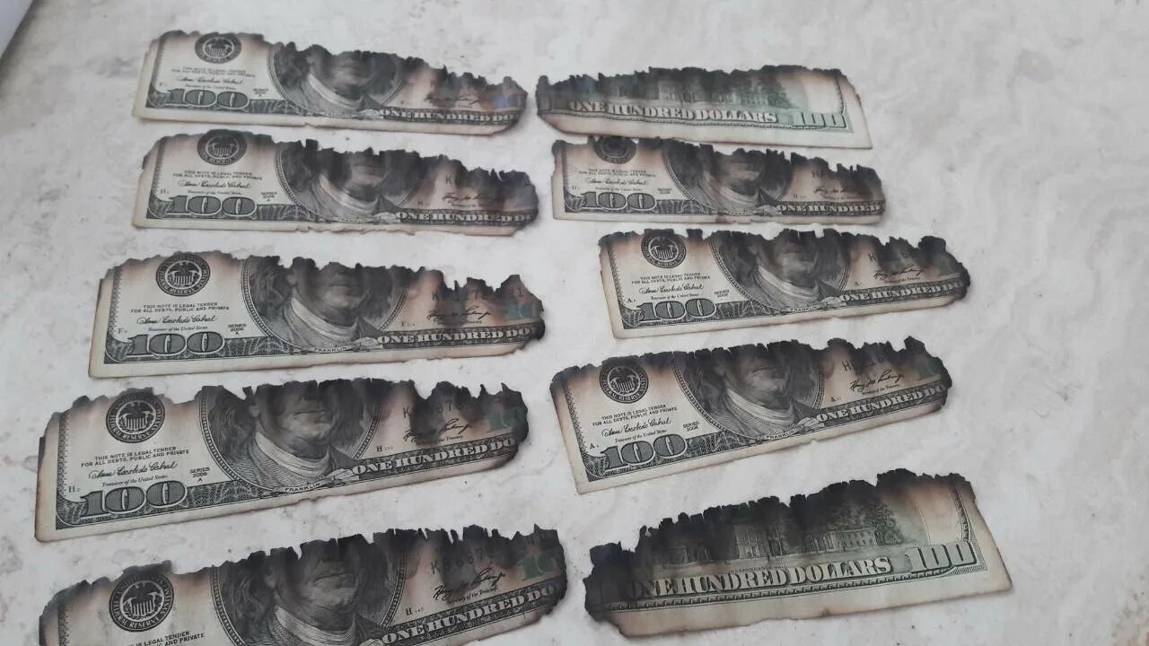 Ветхие банкноты. Поврежденные банкноты. Ветхие и поврежденные банкноты. Порванные денежные купюры.