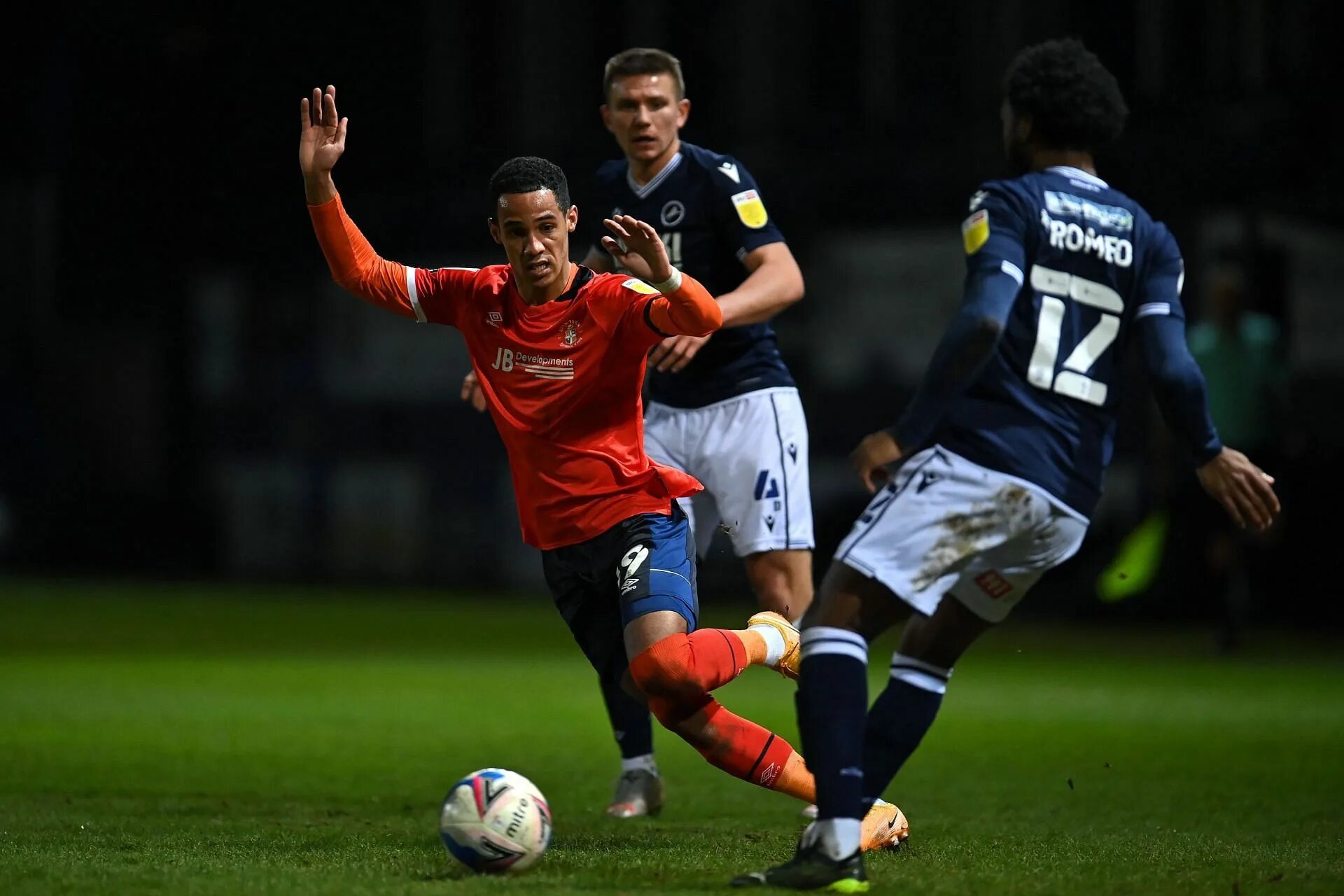 Luton Town Team. Luton FC. Luton matryal. Luton Town Football Club. Счет ливерпуль лутон таун