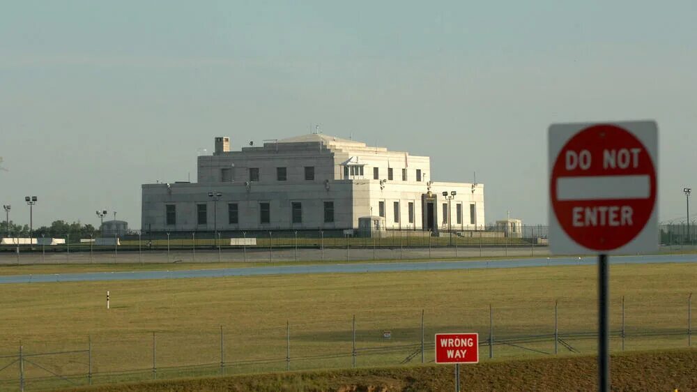 Fort knox. Форт-Нокс (Кентукки, США). Хранилище Форт Нокс. Хранилище Форт Нокс золото. Золотохранилище США Форт Нокс.