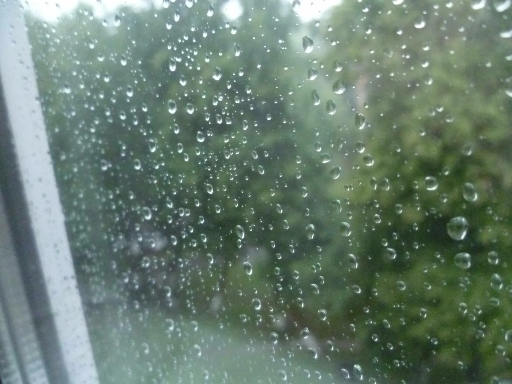 Капли на окне. Окно лето дождь. И снова дождик. Дождь картинки. Придет снова дождь