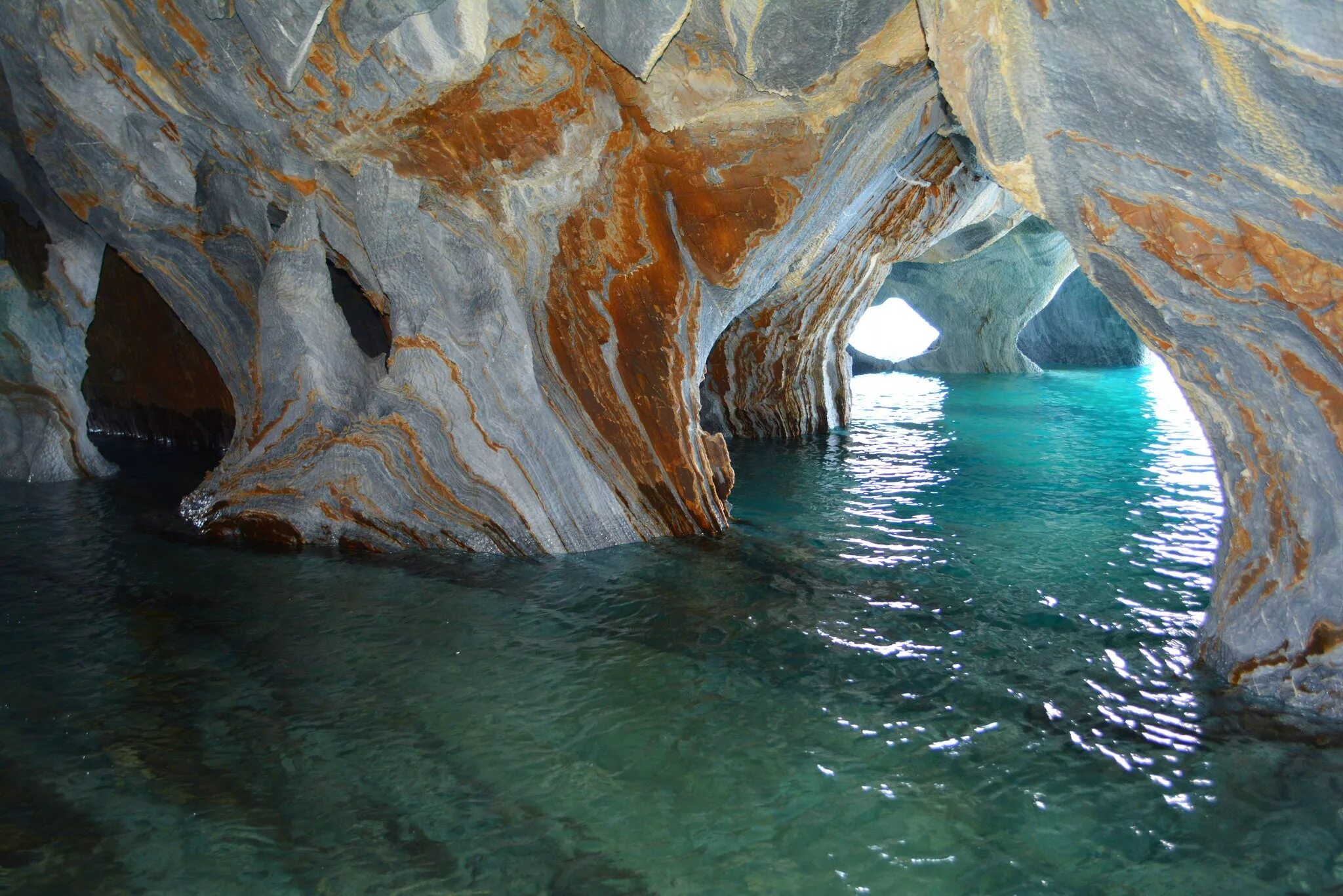 Big mother nature cave. Острове Янкича изумрудный грот. Подземная река Пуэрто-Принсеса. Греция Лутраки грот арка. Мраморные скалы Чили.