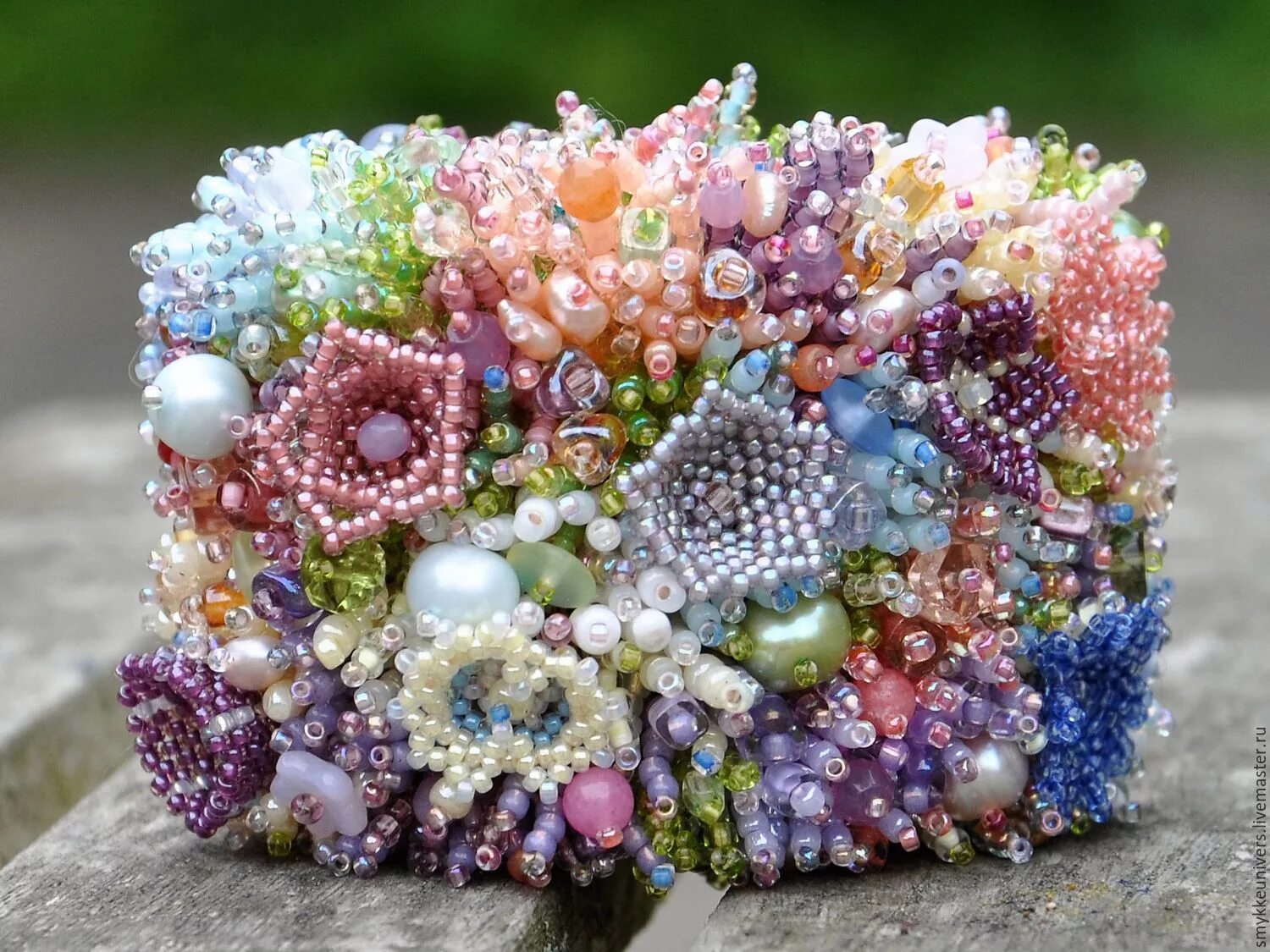 Мастер бусинка. Beaded Coral Reefs and Meadows: Creative Jewelry by Elizaveta Sorensen. Цветы из бусин.