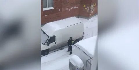Стрелял из окна