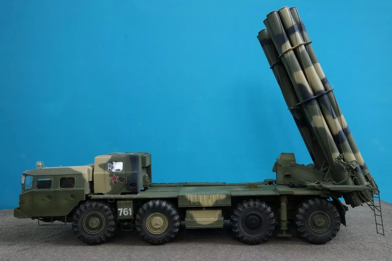 Рсзо ураган м1 трумпетер 1. "meng" ss-009 "система залпового огня" russian long-range rocket launcher 9a52-2 smerch 1/35. Trumpeter 01020 российская рсзо 9а52-2 смерч. Рсзо 9к58 «смерч». Торнадо рсзо 300мм.