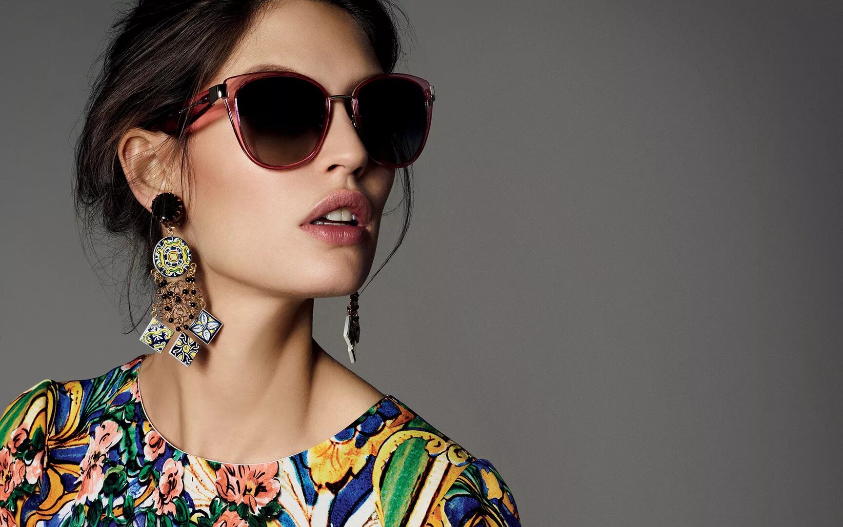 Макияж фон. Духи женские крис адамс. Вумен ми. Женская туалетная вода chris. Красивая девушка с эпилятором.