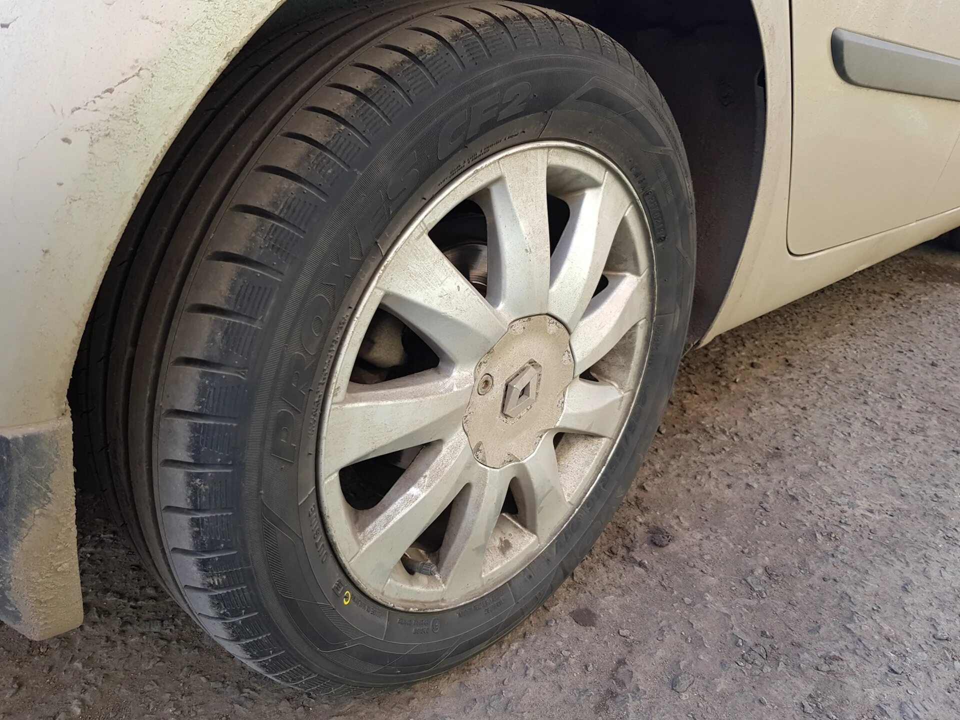 Шины на renault. 215 60 16 Рено Меган 2. Шины 215/60 r17 на Рено Меган. Колеса 215 65 r16 на Рено Меган 2. Шины Рено Меган 2.