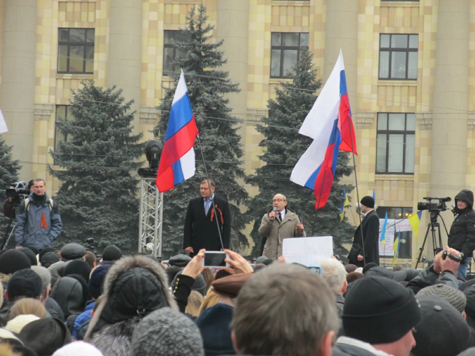 Харьков отошли. Харьков отошли. Война на украине мирные жители. Российские войска на украине 2014. Харьков отошли.