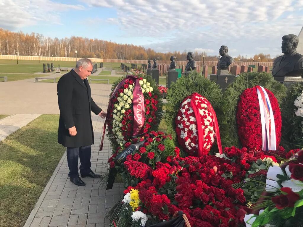 Могила Алексея Леонова Космонавта. Леонов космонавт могила.