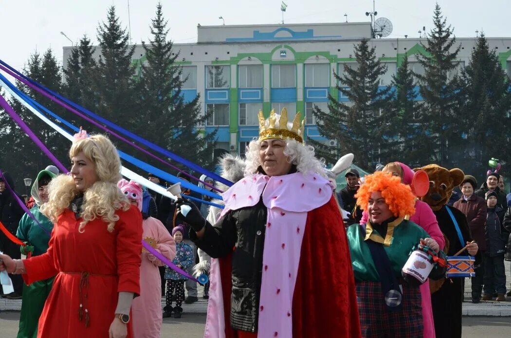 Белогорск амурская отзывы. Белогорск Амурская область люди. Традиции города Белогорска Амурская область. День города Белогорск. Парад в городе Белогорск Амурской области.