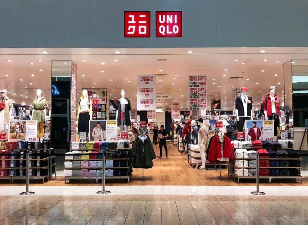 Юникло одежда. Японский бренд uniqlo. японская марка одежды uniqlo. бутик юникло. японский бренд одежды uniqlo в москве.