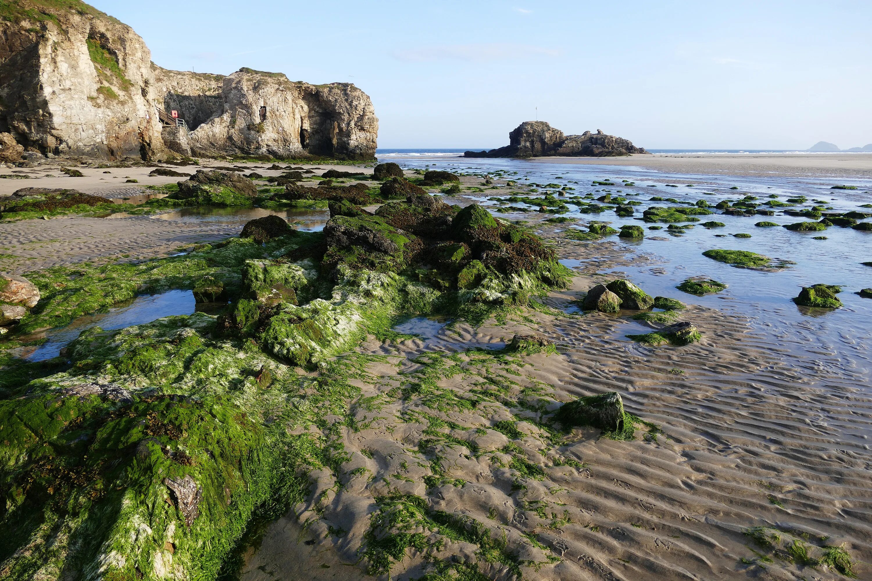 Coast areas. Корнуолл Великобритания шторм. Морской пляж Корнуэлл. Клиф пляж Англия. Кельтское море.