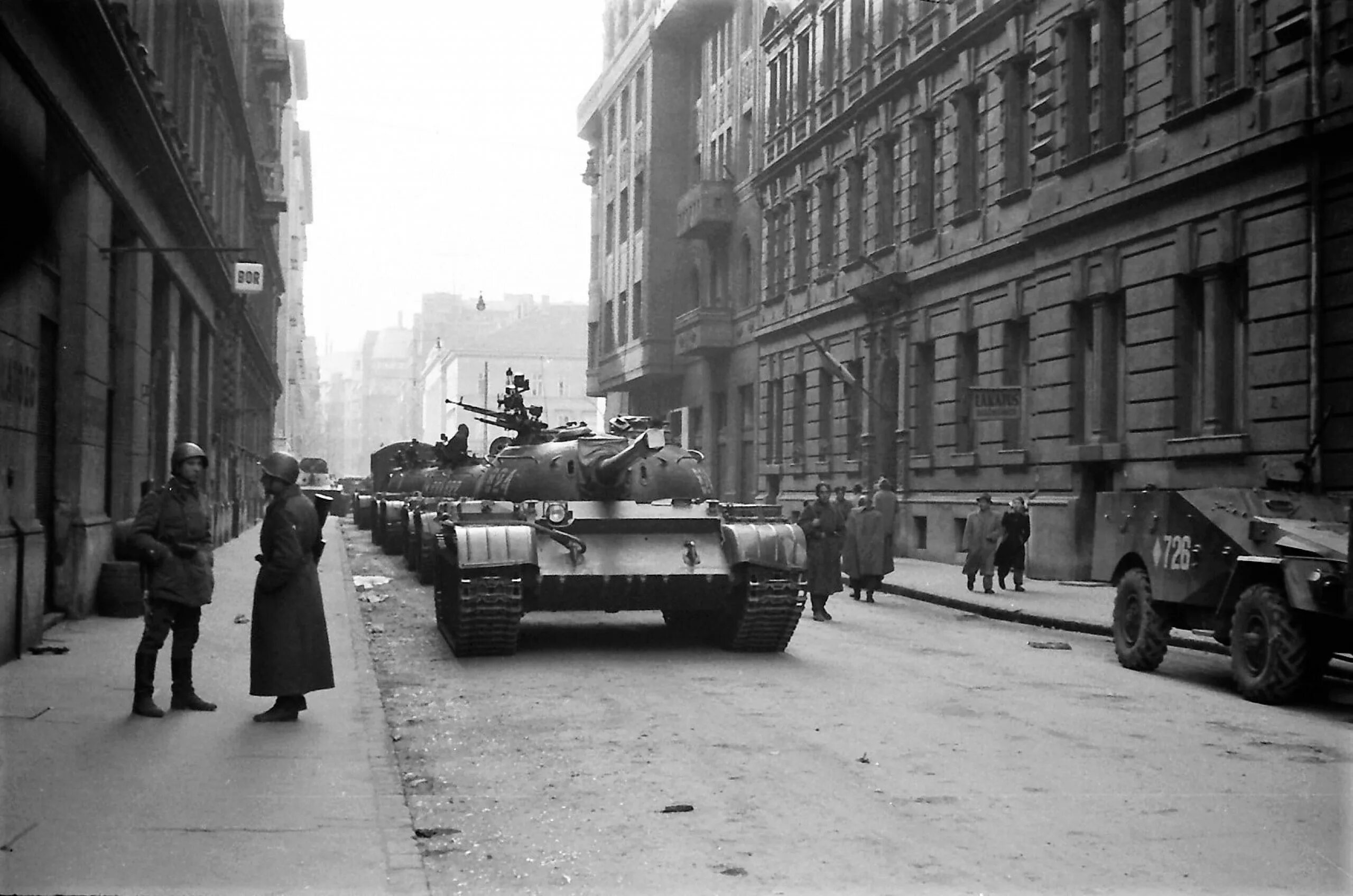 Венгерское восстание 1956 танки. Операция Вихрь Венгрия 1956. Венгерский кризис дата