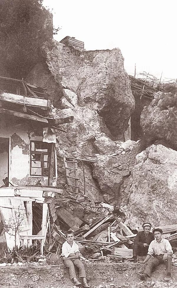 Во время землетрясения в 1927 году. Ялтинское землетрясение 1927. Землетрясение в Ялте 1927. Большое Крымское землетрясение 1927 года. Землетрясение в Крыму в Ялте 1927 года.